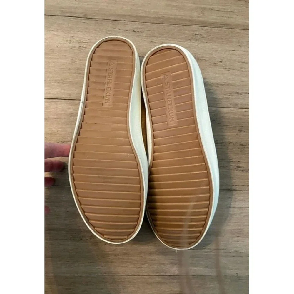 Staheekum women’s brown leather lined platform clogs . Size 10